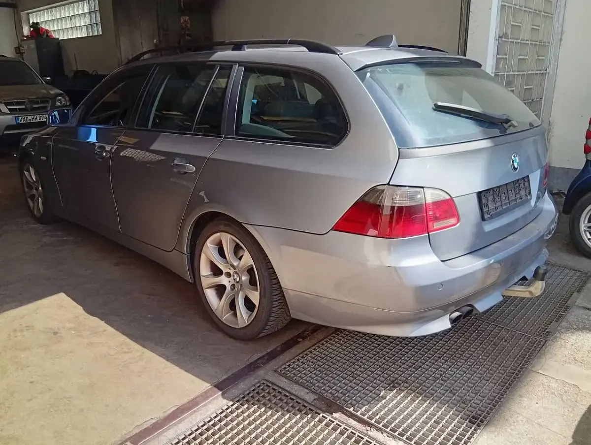Gebraucht BMW 530 218 PS (160 kW) 2005 Grau Kombi