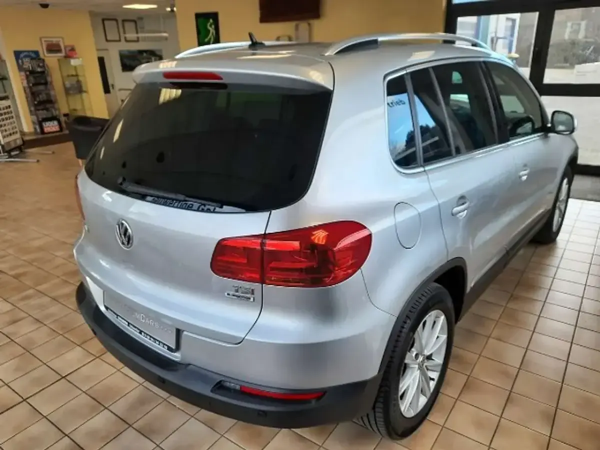 Gebraucht VW Tiguan Sportline 125 PS (91 kW) 2015 Reflexsilber SUV