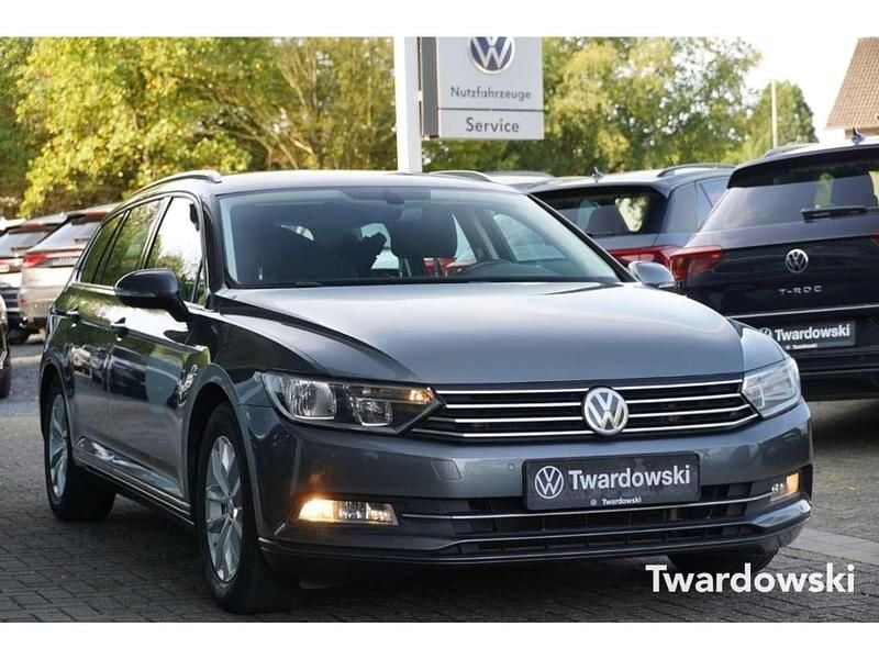 Grau Gebraucht 2015 VW Passat Comfortline Kombi | 11.990 € (Guter Preis) - Bild 1/4