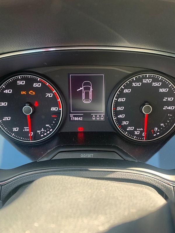 Gebraucht Seat Arona Style 70 PS (51 kW) 2018 Grau SUV