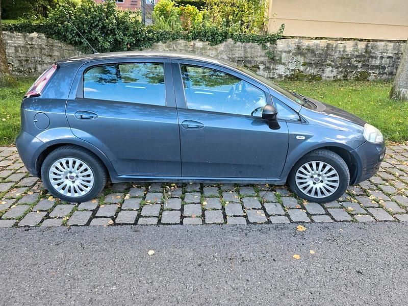 Blau Gebraucht 2010 Fiat Punto Evo Kleinwagen | 2.900 € (Fairer Preis) - Bild 1/4