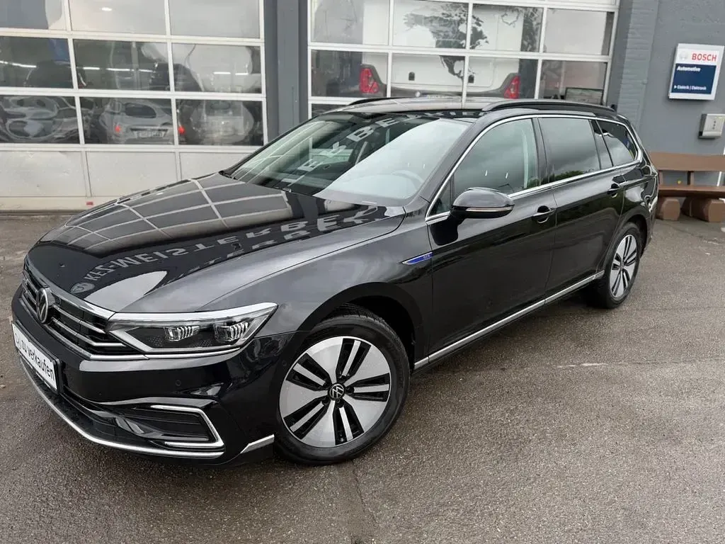 Używany VW Passat GTE 156 KM (114 kW) 2022 Czarny Kombi