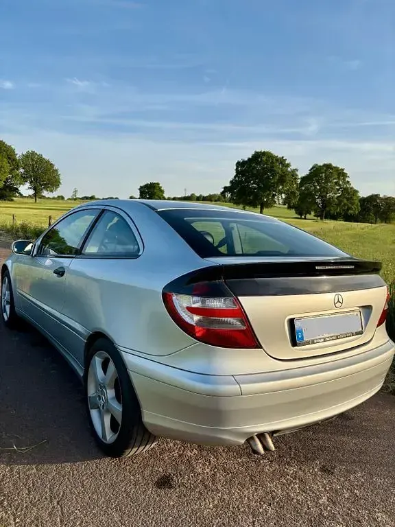 Gebraucht Mercedes C200 122 PS (89 kW) 2006 Silber Coupé
