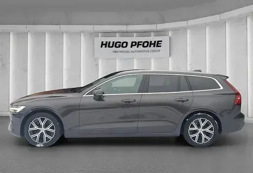 Gebraucht Volvo V60 Core 163 PS (119 kW) 2023 Grau Kombi