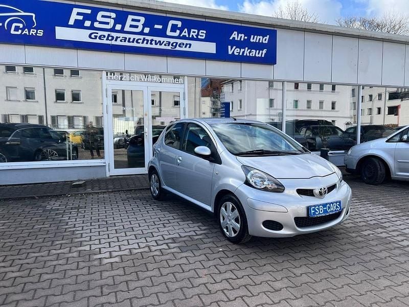 Gebraucht Toyota Aygo Cool 68 PS (50 kW) 2009 Silber Kleinwagen