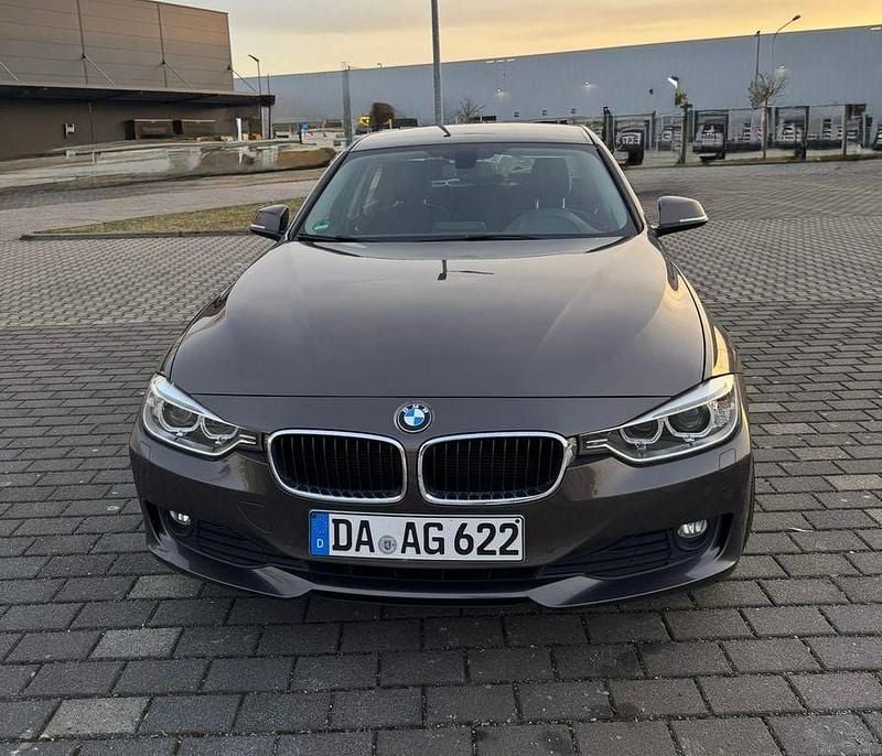 Gebraucht BMW 318 143 PS (105 kW) 2013 Braun Limousine