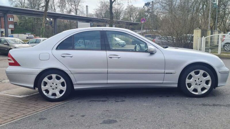 Iridiumsilber metalliclack Gebraucht 2006 Mercedes C320 Limousine | 6.500 € (Fairer Preis) - Bild 1/4