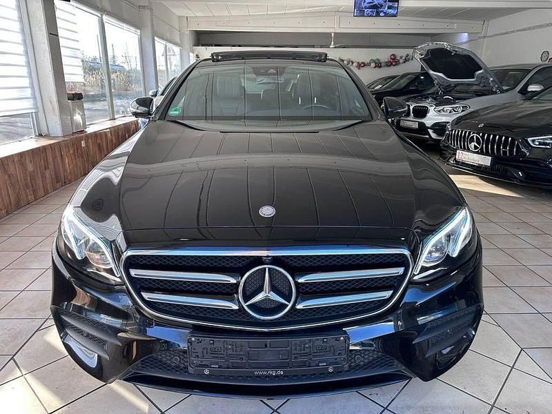 Gebraucht Mercedes E220 AMG 194 PS (142 kW) 2017 Schwarz/baltic black Limousine
