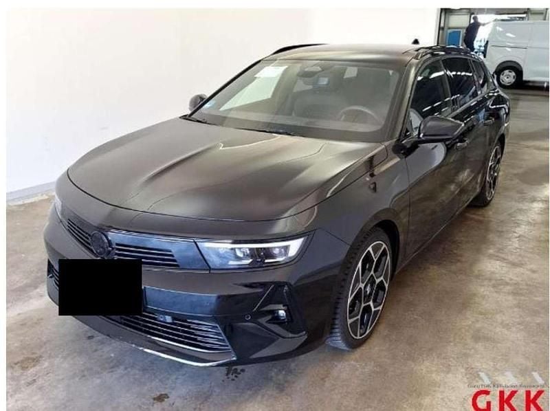 Schwarz lackierung schwarz perla nera/ty (metallic) Gebraucht 2024 Opel Astra Ultimate Kombi | 22.980 € (Guter Preis) - Bild 1/4