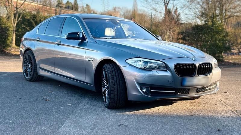 Gebraucht BMW 530 245 PS (180 kW) 2010 Grau Limousine