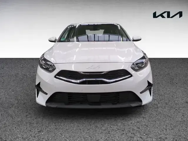 Gebraucht Kia Ceed Vision 140 PS (102 kW) 2025 Deluxeweiss met. (metallic) Kleinwagen