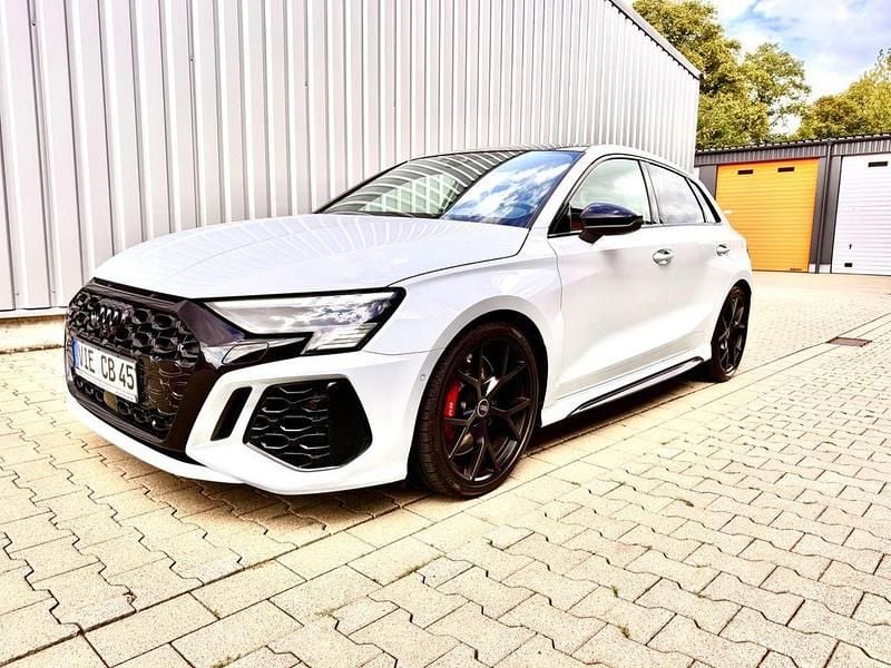 Weiß Gebraucht 2022 Audi RS3 Sport Kleinwagen | 51.900 € (Fairer Preis) - Bild 1/4