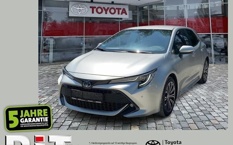 Precious silver Gebraucht 2023 Toyota Corolla Team Limousine | 21.990 € (Guter Preis) - Bild 1/4