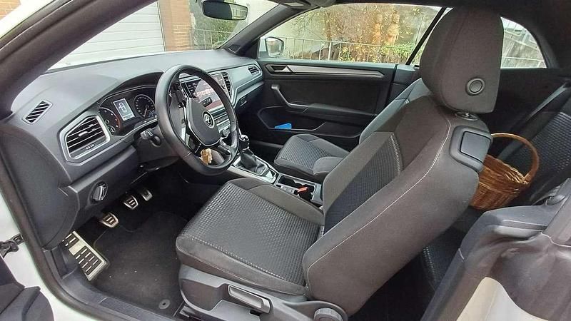 Gebraucht VW T-Roc Cabriolet Active 110 PS (80 kW) 2021 Weiß Cabrio