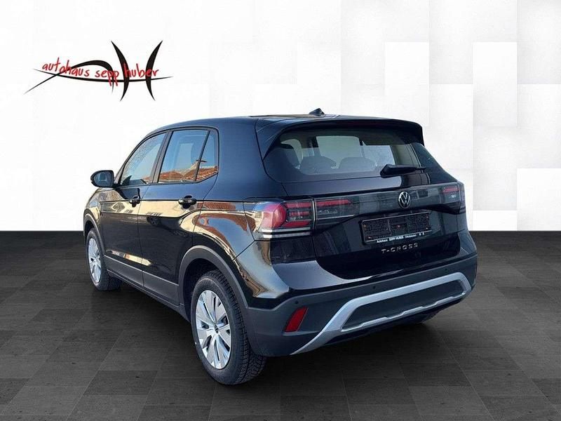 Gebraucht VW T-Cross 95 PS (69 kW) 2024 Deep black perleffekt SUV