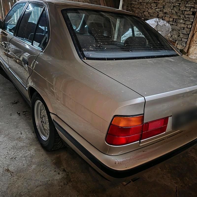 Gebraucht BMW 535 211 PS (155 kW) 1992 Gold Limousine