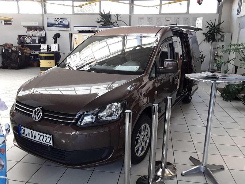 Gebraucht VW Caddy Maxi Team 105 PS (77 kW) 2015 Toffeebraun metallic Van / Kleinbus