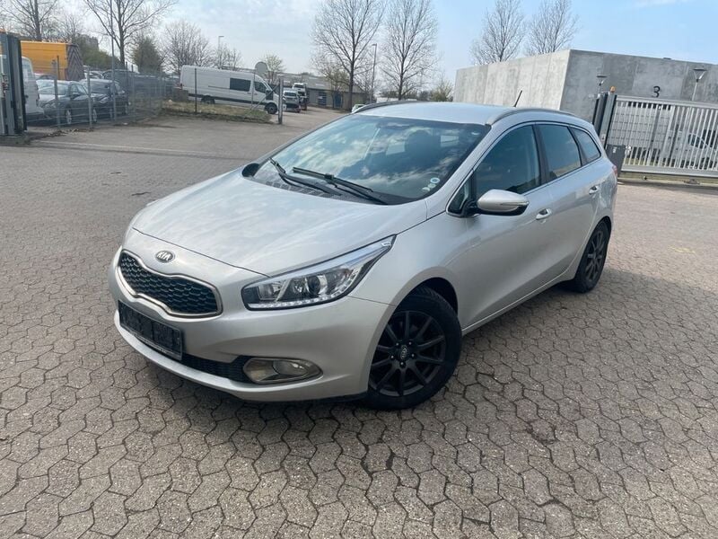 Silber Gebraucht 2012 Kia Ceed 4 Limousine | 5.000 € (Superpreis) - Bild 1/4