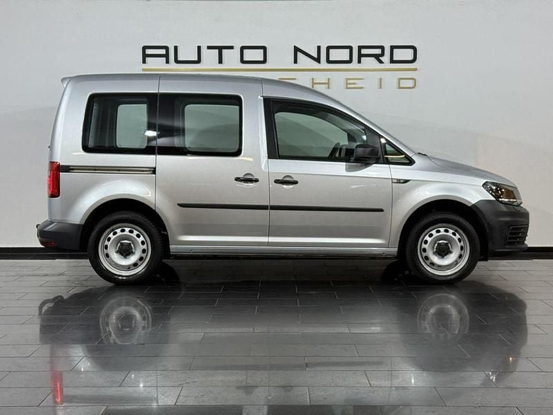 Second-hand VW Caddy 131 CP (96 kW) 2020 Argintiu Monovolum