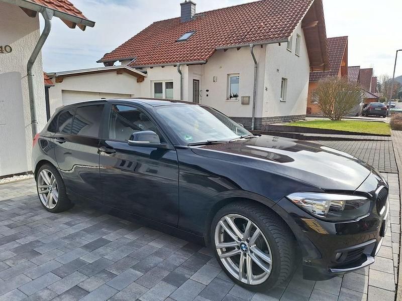 Gebraucht BMW 116 Sport Line 109 PS (80 kW) 2016 Schwarz Kleinwagen