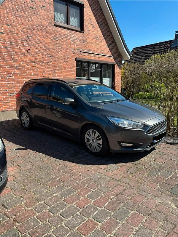 Usata Ford Focus 101 CV (74 kW) 2015 Grigio Station wagon