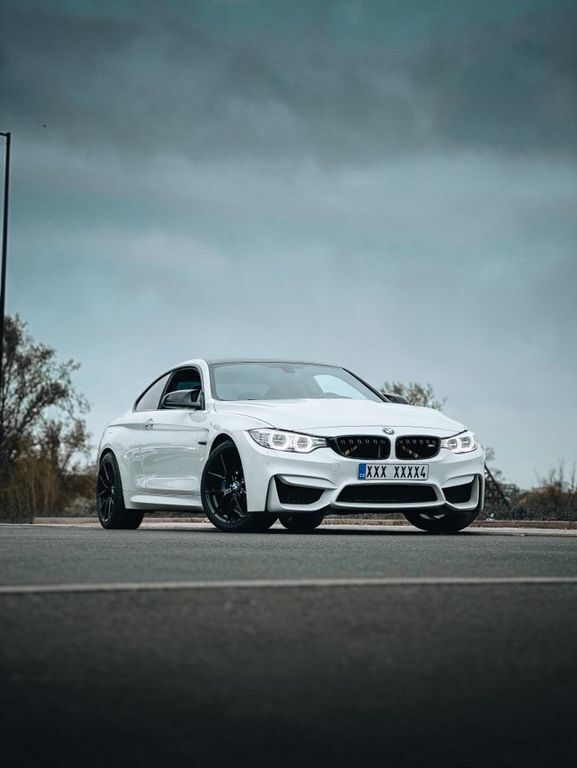 Weiß Gebraucht 2016 BMW M4 Sport Line Coupé | 40.000 € - Bild 1/4