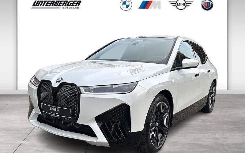 Weiß Gebraucht 2025 BMW iX SUV | 101.990 € - Bild 1/4