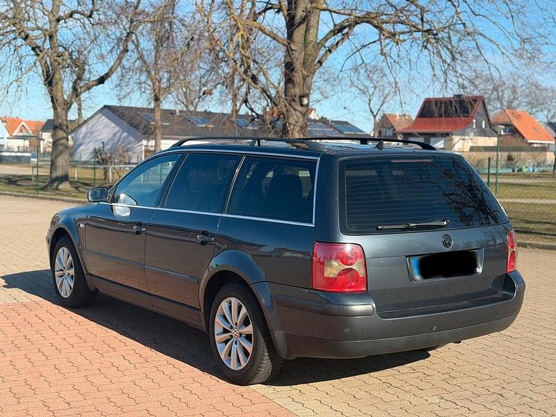 Gebraucht VW Passat 131 PS (96 kW) 2003 Schwarz Kombi