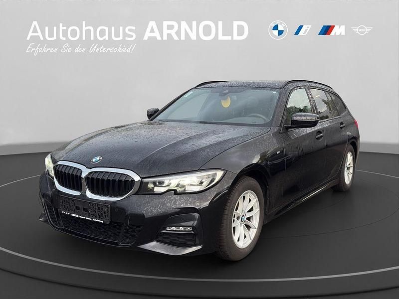 Saphirschwarz Gebraucht 2022 BMW 318 M Sport Kombi | 27.440 € (Fairer Preis) - Bild 1/4