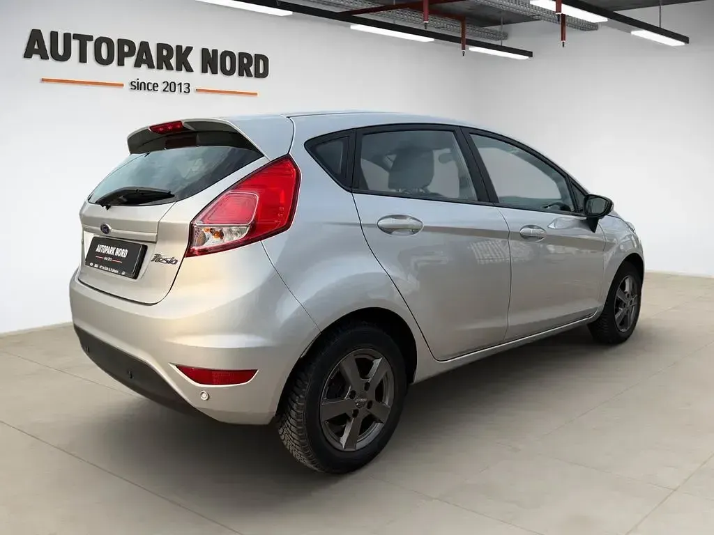 Gebraucht Ford Fiesta SYNC Edition 101 PS (74 kW) 2014 Silber Kleinwagen
