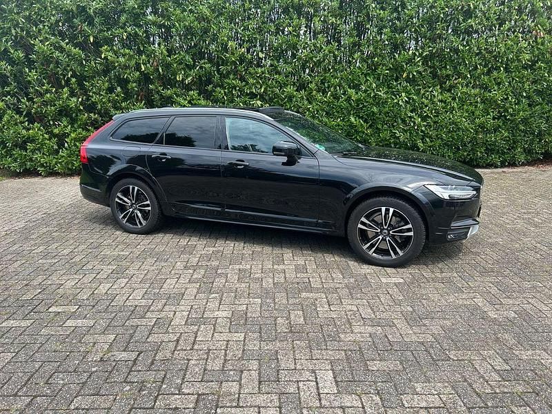 Schwarz Gebraucht 2018 Volvo V90 CC Pro Kombi | 27.900 € (Etwas zu teuer) - Bild 1/4
