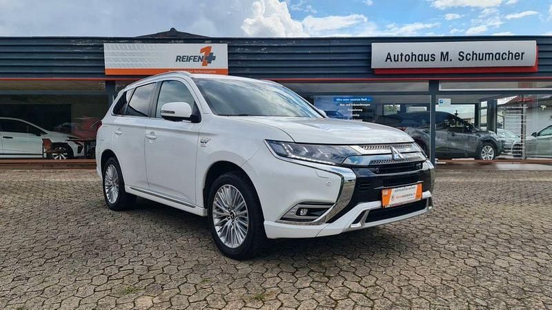 Beige Gebraucht 2018 Mitsubishi Outlander P-HEV Intro Edition Limousine | 21.840 € (Fairer Preis) - Bild 1/4