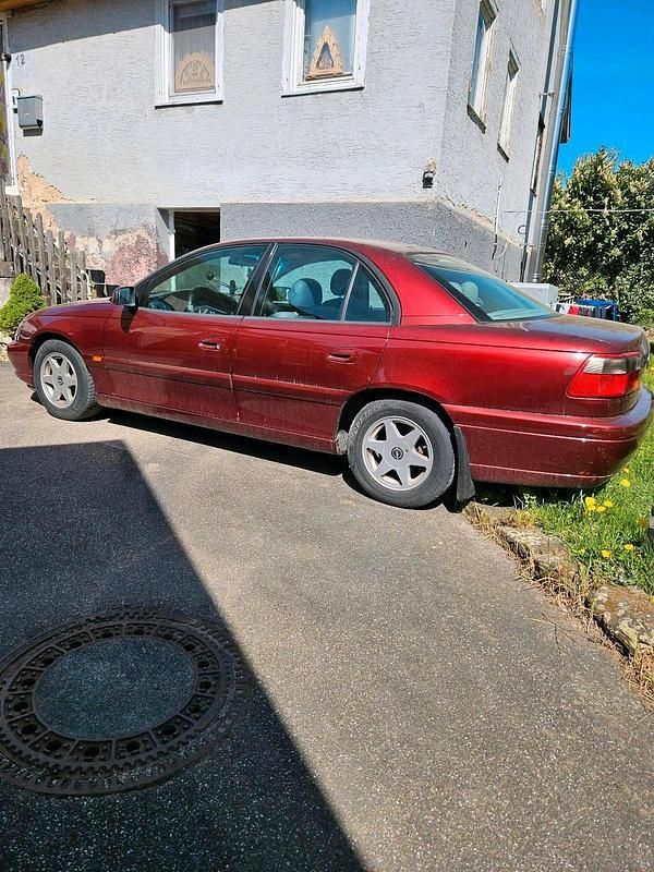 Second-hand Opel Omega 170 CP (125 kW) 2000 Roșu Berlinǎ