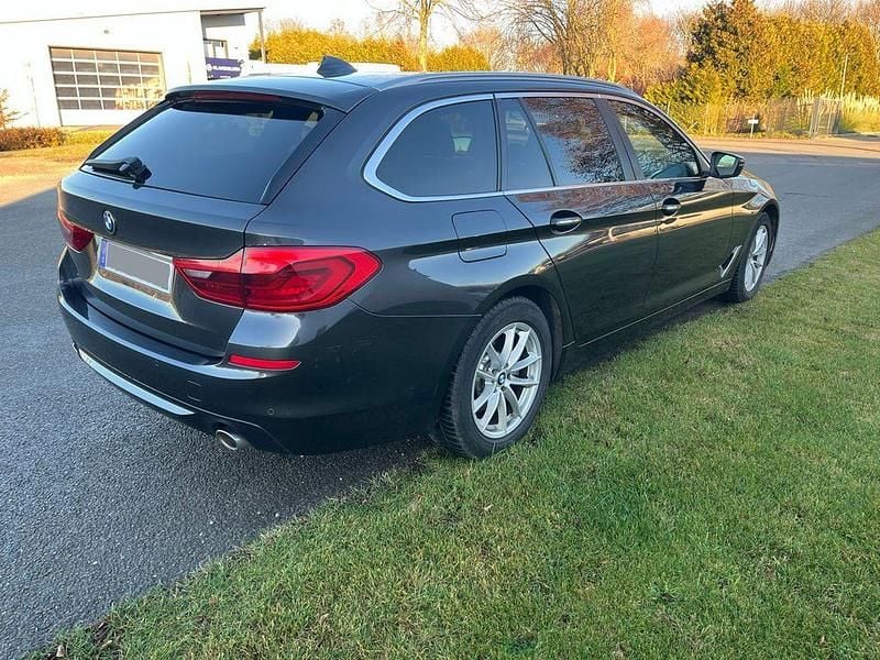 Gebraucht BMW 520 190 PS (139 kW) 2017 Grau Kombi