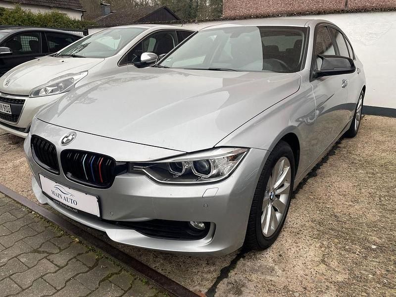 Silber Gebraucht 2012 BMW 320 Sport Line Limousine | 8.399 € (Guter Preis) - Bild 1/4