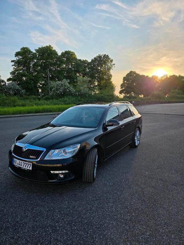 Schwarz Gebraucht 2012 Skoda Octavia RS Kombi | 9.500 € (Fairer Preis) - Bild 1/4