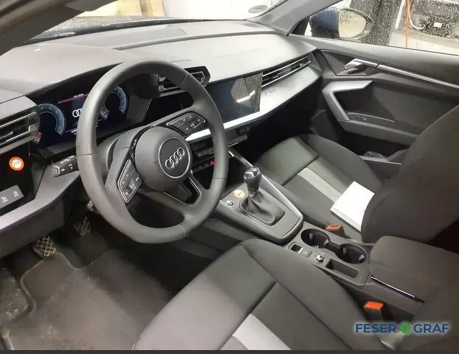Gebraucht Audi A3 Ambiente 150 PS (110 kW) 2025 Navarrablau metallic Limousine