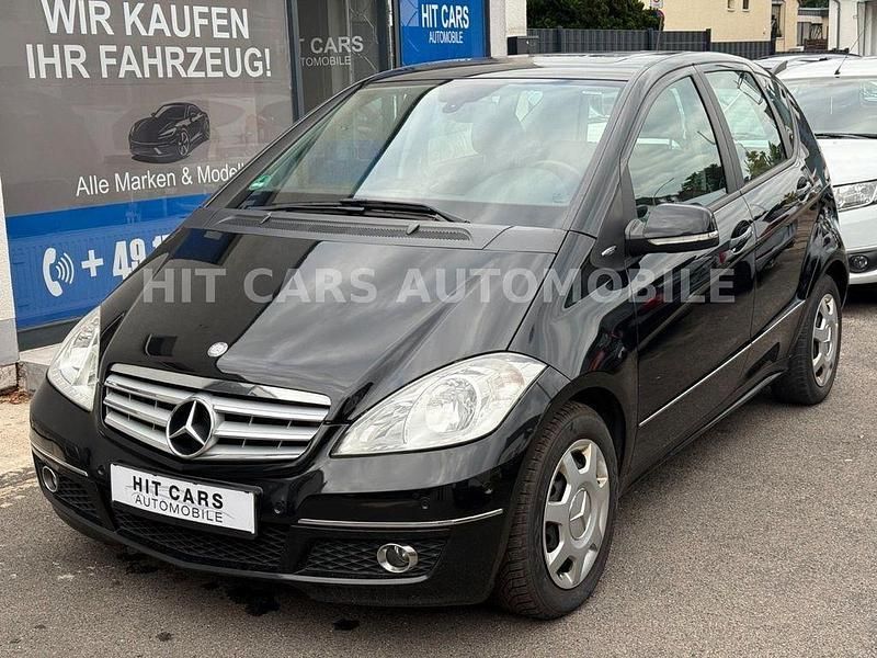 Kosmosschwarz Gebraucht 2011 Mercedes A180 Limousine | 2.300 € (Superpreis) - Bild 1/4