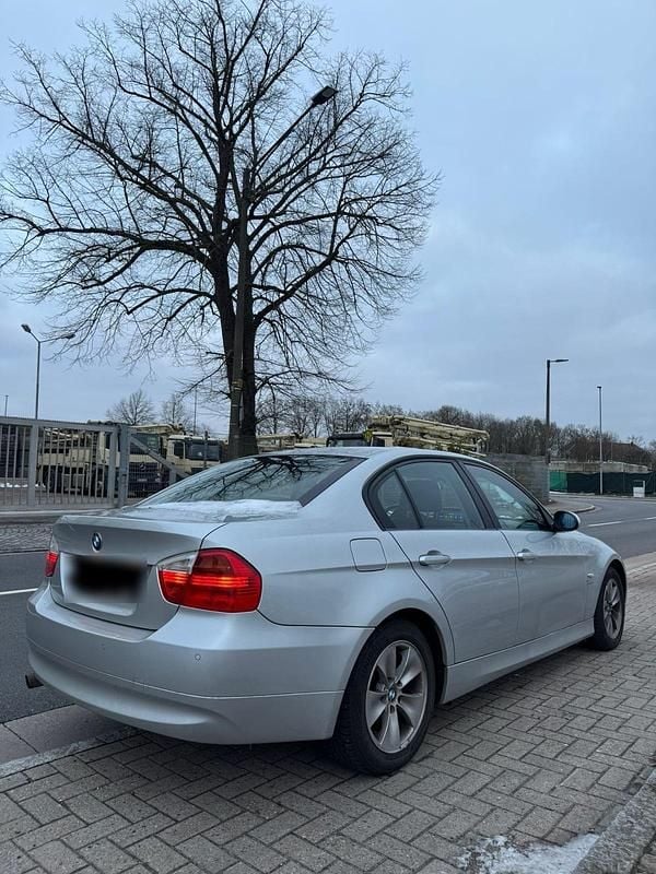 Gebraucht BMW 318 129 PS (94 kW) 2006 Silber Limousine