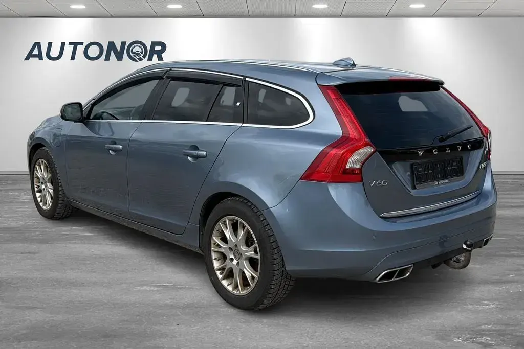 Gebraucht Volvo V60 163 PS (119 kW) 2018 Blau Kombi