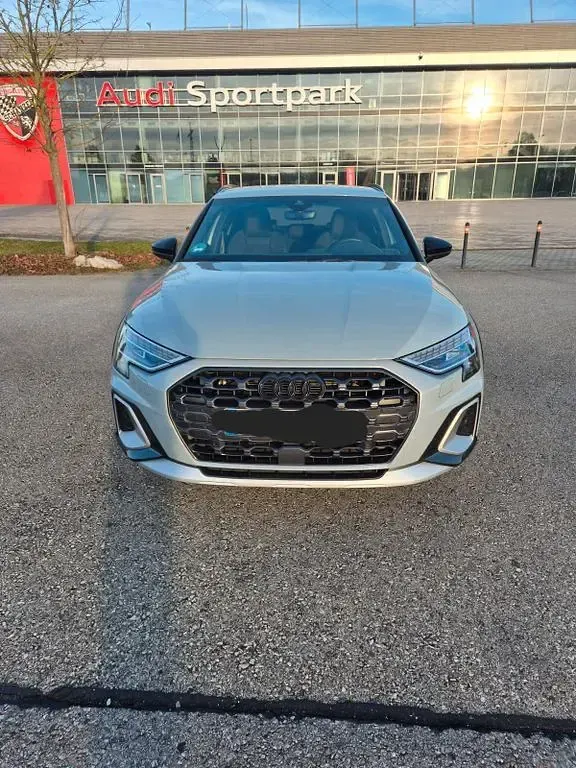 Gebraucht Audi A3 Sport 150 PS (110 kW) 2024 Grau Limousine