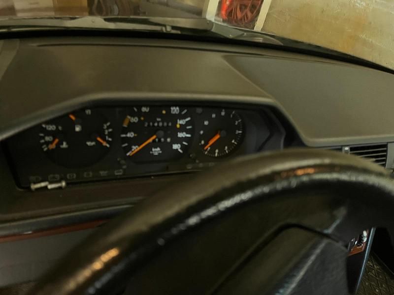 Second-hand Mercedes 200 75 CP (55 kW) 1992 Gri Berlinǎ