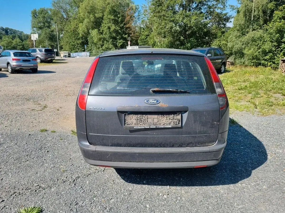 Gebraucht Ford Focus Trend 101 PS (74 kW) 2005 Grau Kombi