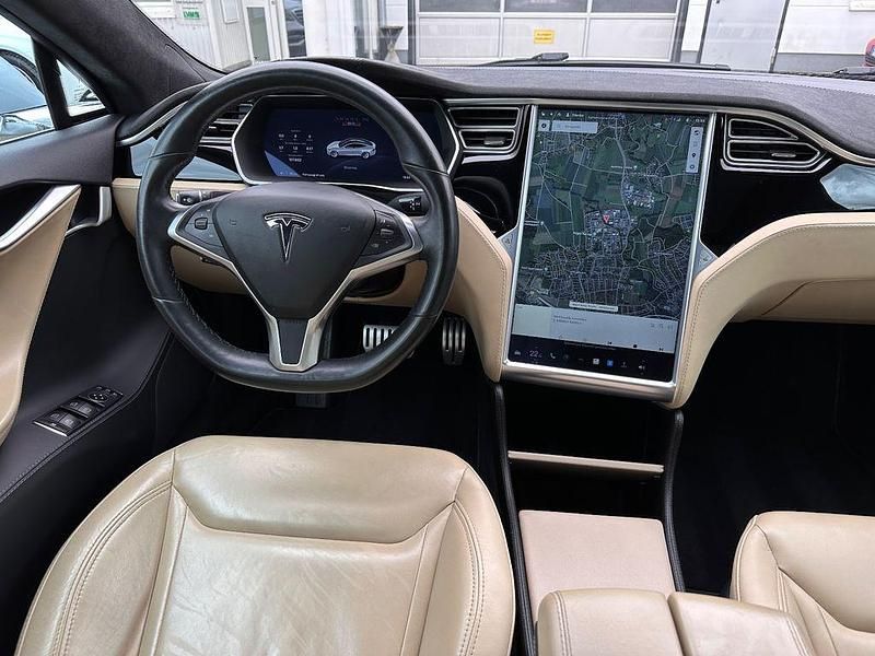 Gebraucht Tesla Model S Performance 567 kW (772 PS) 2015 Silber metallic Kleinwagen