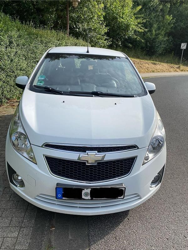 Weiß Gebraucht 2012 Chevrolet Spark LS Kleinwagen | 2.390 € (Guter Preis) - Bild 1/4
