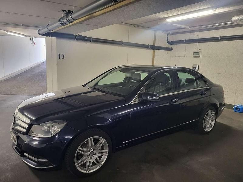 Blau Gebraucht 2013 Mercedes C200 Edition Limousine | 12.000 € (Fairer Preis) - Bild 1/4