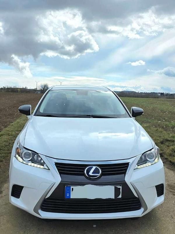 Weiß Gebraucht 2014 Lexus CT200h Limousine | 11.500 € (Fairer Preis) - Bild 1/4