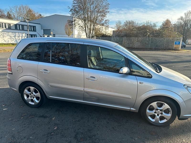 Silber Gebraucht 2006 Opel Zafira Van / Kleinbus | 590 € (Superpreis) - Bild 1/4