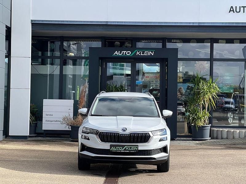 Weiß Gebraucht 2022 Skoda Karoq Style SUV | 23.500 € (Fairer Preis) - Bild 1/4