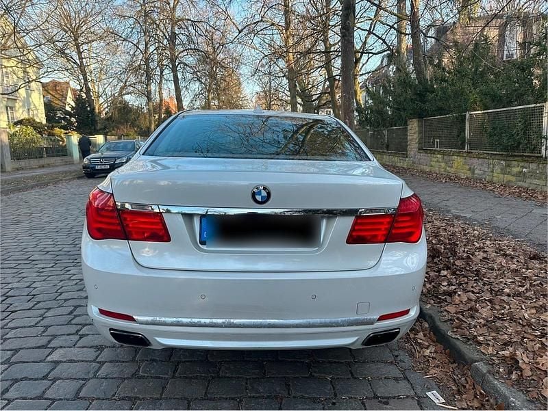 Gebraucht BMW 750 408 PS (300 kW) 2011 Weiß Limousine